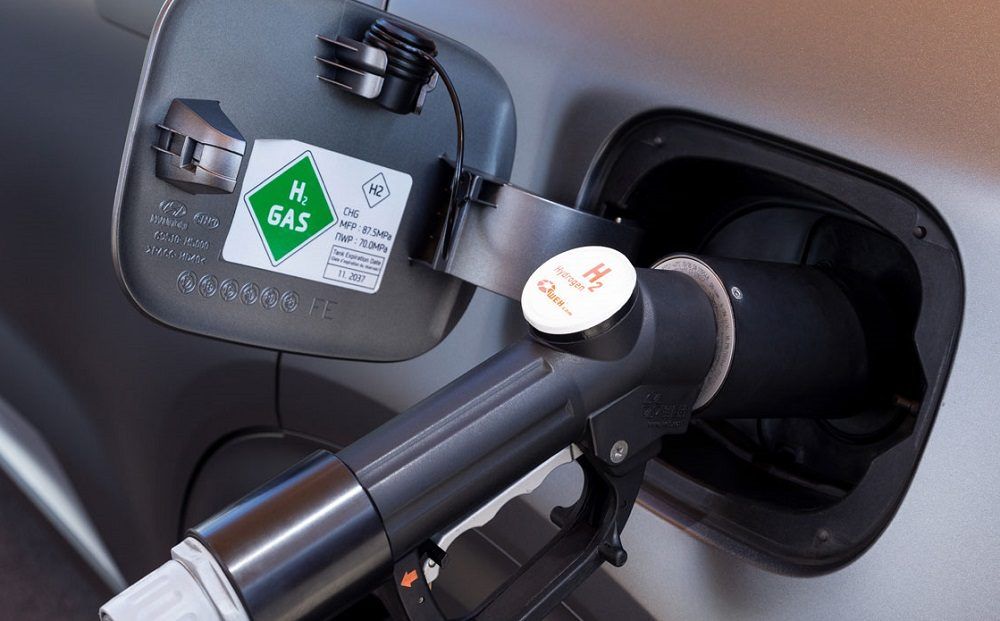 coche de hidrógeno y coche eléctrico