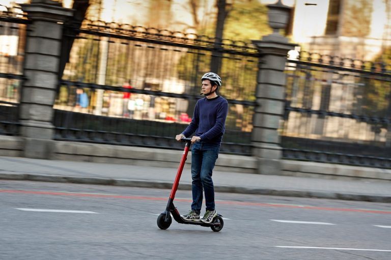 Seat eXS, el primer patinete eléctrico de Seat y Segway