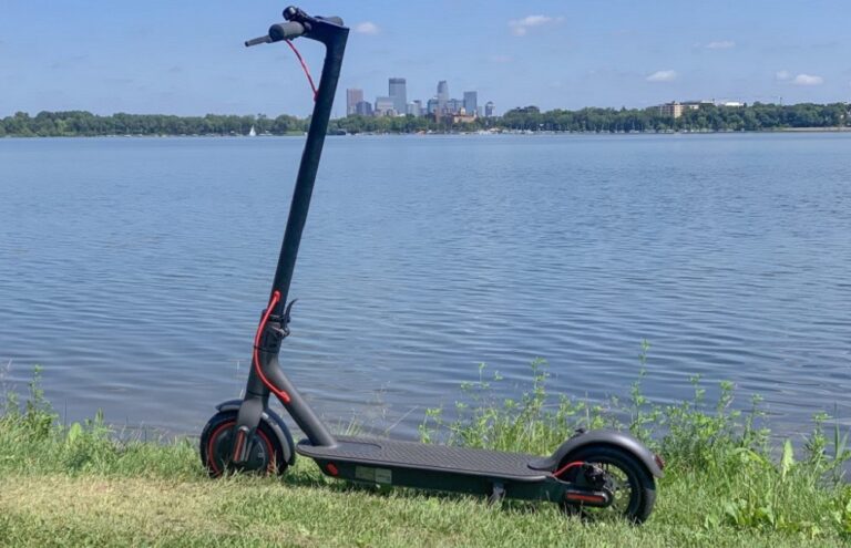Xiaomi Mi Scooter vs Mi Scooter Pro