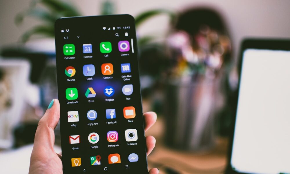 Descubre la historia detrás del primer teléfono móvil